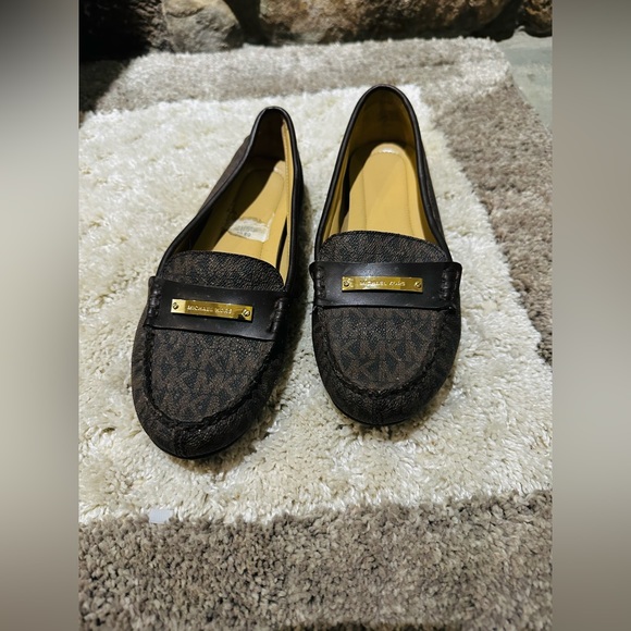 Micheal Kors women loafers. Size 6. Perfect condition. - Picture 4 of 6